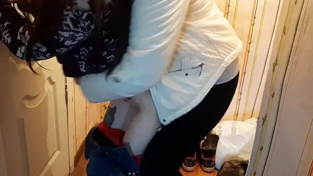 Na Den Svyatogo Valentina Kurersha Dostavila Ne Tolko Cvety No I Orgazm Ikasmoks